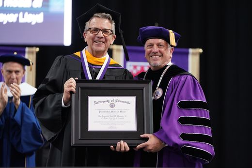 Mayor Winnecke awarded Medal of Honor